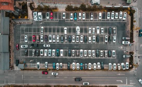 Jaki parking wybrać przy lotnisku Chopina?