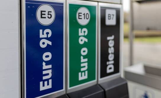 Czy mogę tankować benzynę E10 do swojego samochodu?