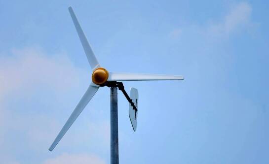Jak zbudować przydomową elektrownię wiatrową?