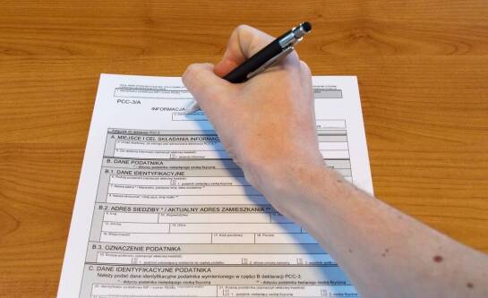 Kupiłem samochód i co zgłosić w urzędzie skarbowym?