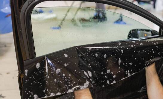 Jak nakleić folię lustro weneckie?