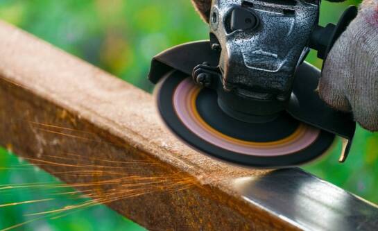 Ile kosztuje piaskowanie i malowanie felg stalowych?