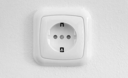 Na jakiej wysokości montować gniazdka elektryczne?