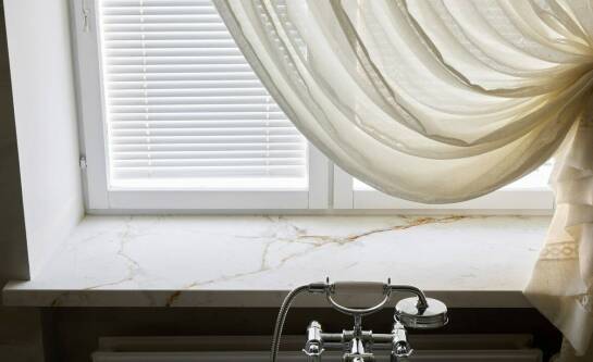 Jak ozdobić ścianę na klatce schodowej?