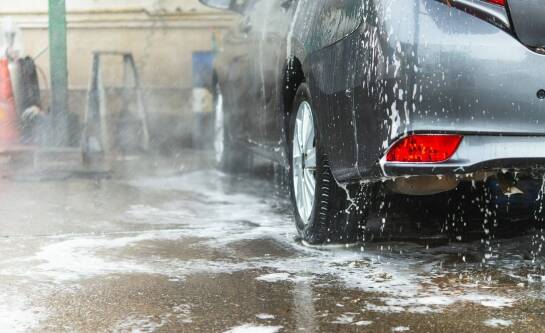 Ile kosztuje mycie samochodu w myjni parowej?