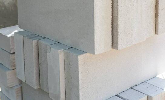 Gazobeton czy ceramika – co wybrać do budowy domu?