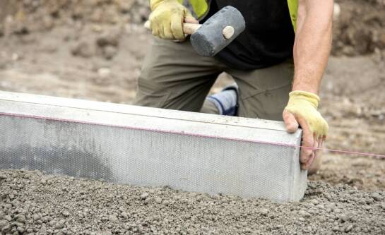 Jak układać kafelki na schodach?