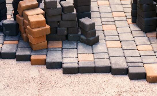 Jak układać kostkę na tarasie