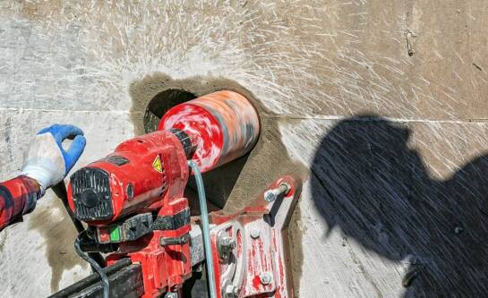 Jak zamontować rurę do klimatyzatora?