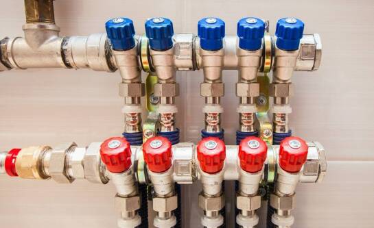 Jakie ciśnienie powinno być w piecu dwufunkcyjnym?