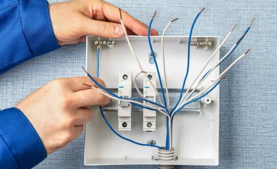 Ile kosztuje instalacja elektryczna w domu o powierzchni 120m2?