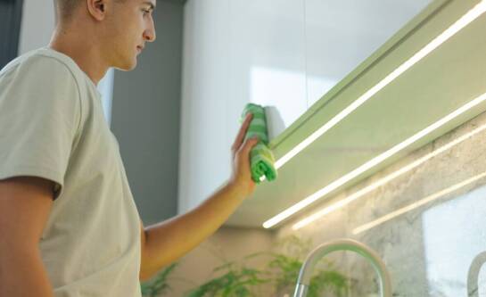 Czym myć drewniane szafki kuchenne?