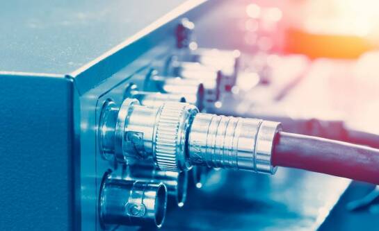 Jak podłączyć kabel do anteny kierunkowej?