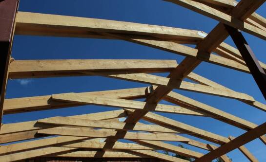 Ile kosztuje konstrukcja dachu dwuspadowego?