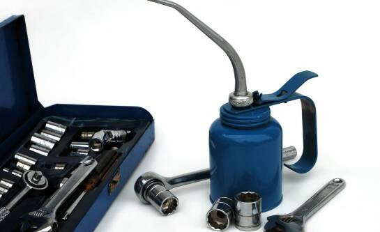 Jakie narzędzia są potrzebne w warsztacie samochodowym?