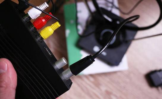 Jak ustawić telewizor z anteną pokojową?