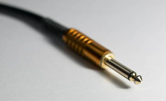 Wyjście aux – co to jest i do czego służy?