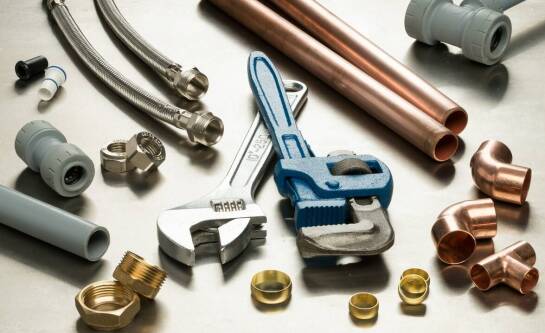 Czym najlepiej skleić materiał?