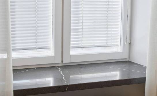 Jak zabezpieczyć okno przed słońcem?