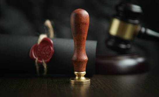 Czy notariusz zgłasza darowiznę do urzędu skarbowego?