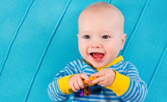Kiedy niemowlakowi wychodzą pierwsze ząbki?