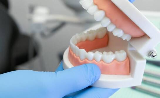 Kiedy pojawiają się tylne zęby u dziecka?