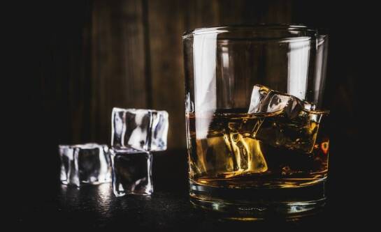 Czy picie alkoholu raz w tygodniu to alkoholizm?