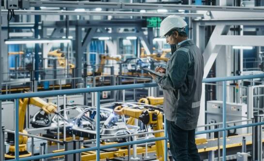 W jakich gałęziach przemysłu wykorzystuje się roboty i jakie są trzy przykłady?