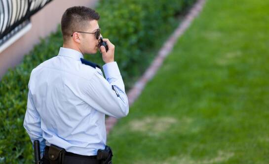 Czy ochroniarz ma prawo przeszukać pracownika?