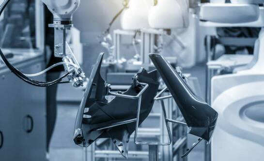 W jakich gałęziach przemysłu wykorzystuje się roboty i jakie są trzy przykłady zastosowań?