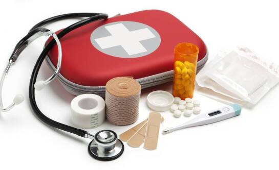 Co powinno znaleźć się w apteczce w pracy?