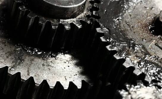 Czym oliwić maszynę do szycia?