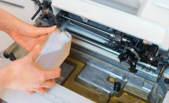 Czym smarować maszynę do szycia?