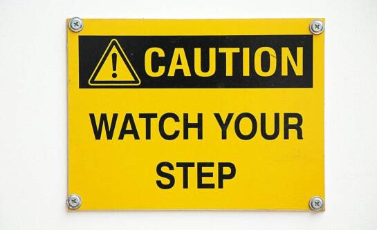 Czym jest czynnik niebezpieczny w środowisku pracy