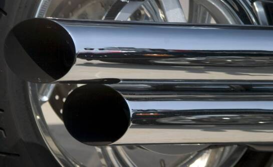 Ile decybeli może mieć wydech motocykla z 2026 roku?