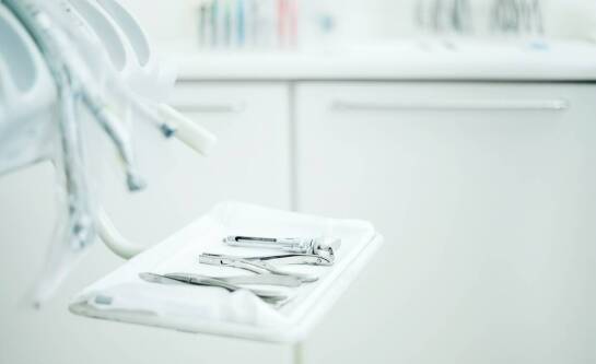 Ile kosztuje wstawienie zębów?