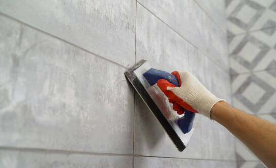 Czym wyczyścić fugę z płytek?