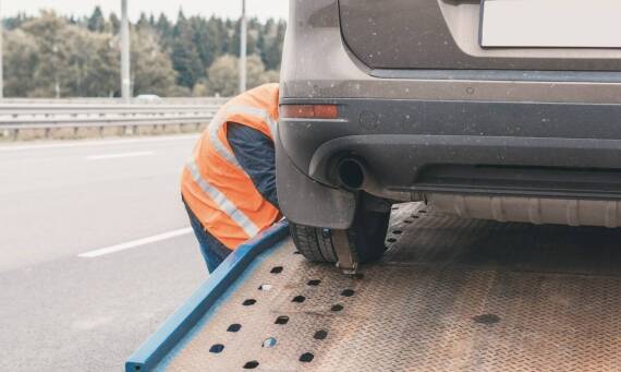 Jakie są kluczowe cechy skutecznej obsługi klienta przez firmy oferujące lawetę?