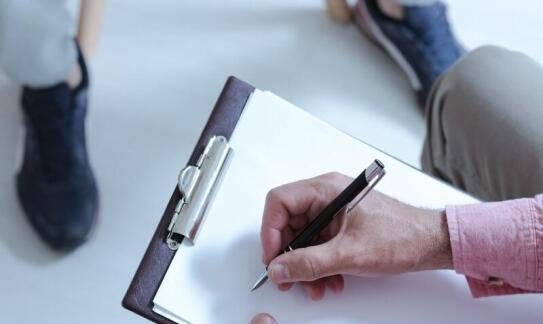 Jakie czynniki są oceniane w psychotestach dla maszynowych operatorów?