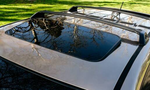 Porównanie efektów różnych stopni przyciemnienia szyb.