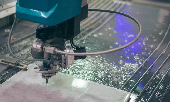 Czy warto inwestować w zaawansowane systemy pomiarowe do obróbki szkła?