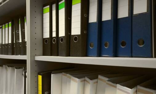 Jak zwiększyć funkcjonalność metalowych szaf dzięki akcesoriom?