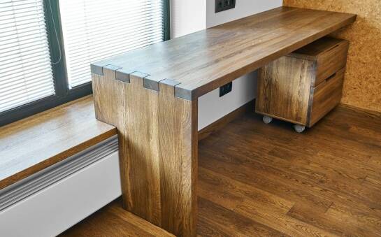 Wybór wewnętrznych parapetów dla małych pomieszczeń – na co zwrócić uwagę?