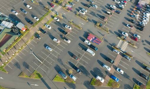 Różnorodność miejsc parkingowych – dlaczego ma znaczenie dla podróżujących?