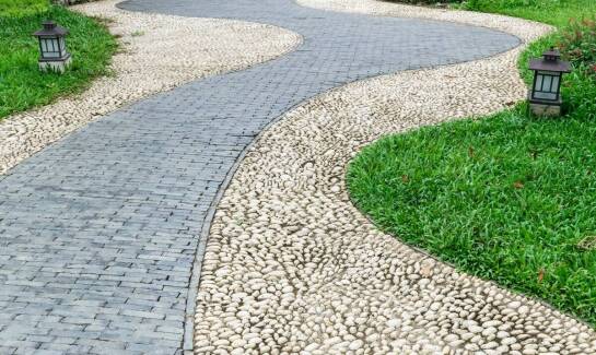 Jak czystość brukowej kostki może poprawić komfort życia mieszkańców?