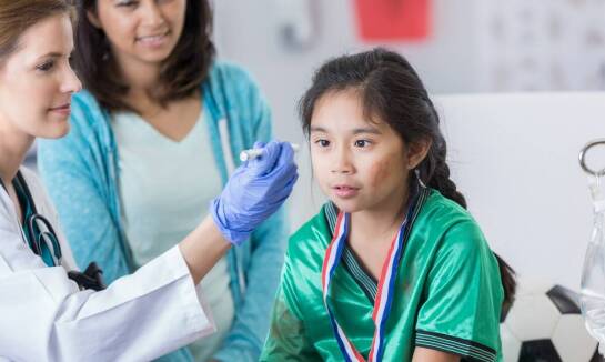 Jak przebiega leczenie wirusowych brodawek u dzieci przez dermatologa?