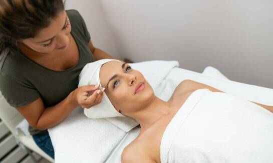 Bezpieczeństwo i efektywność permanentnego makijażu w estetycznej klinice