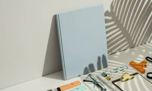 Rola kolorystyki i designu w projektowaniu reklamowych długopisów z nadrukiem