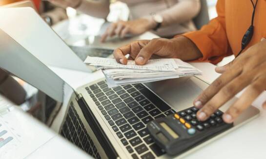 Jakie są główne wyzwania w prowadzeniu księgowości dla dużych firm?