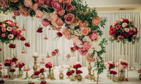 Wesela w Warszawie: Najpopularniejsze przewodnie motywy i dekoracje